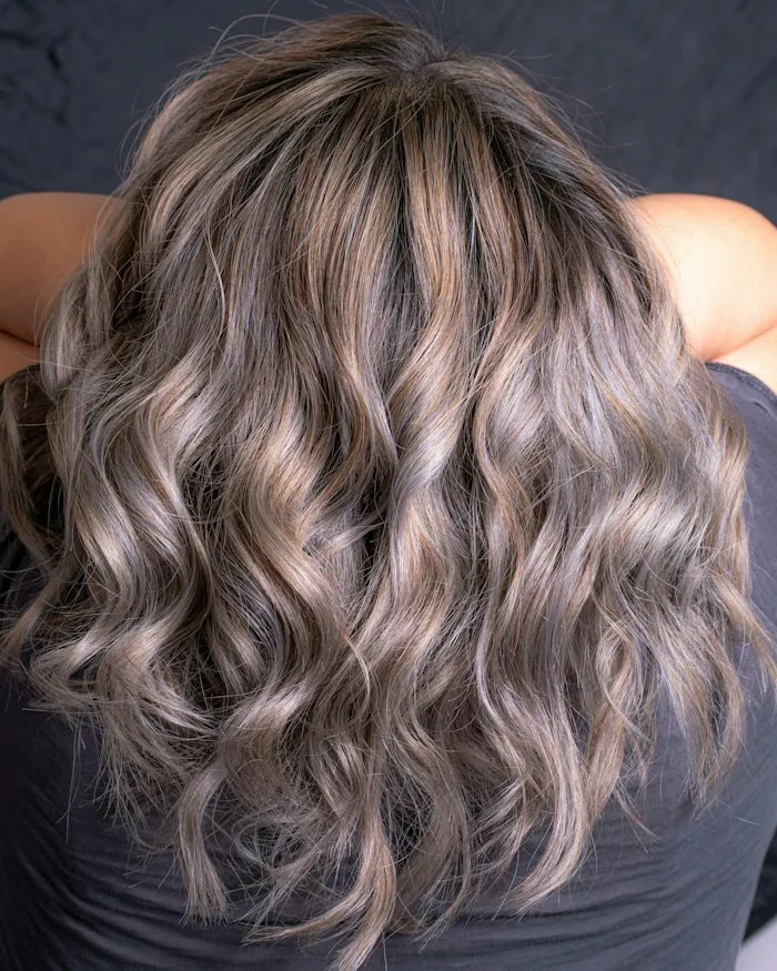 Ash-brown soft waves